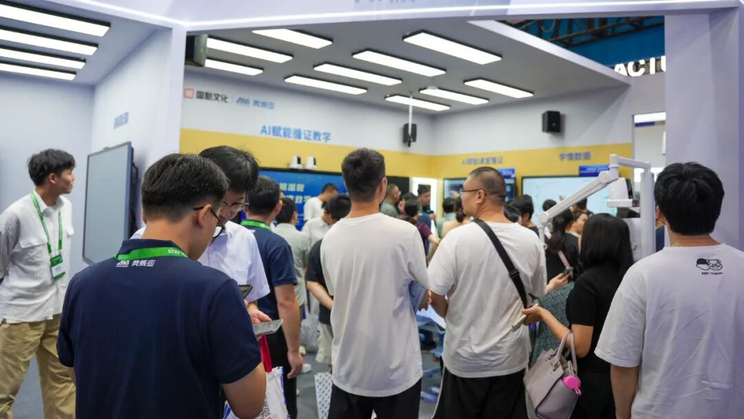 奧威亞AI+教育方案亞教展 “出圈”：人工智能助力教育引關(guān)注，國內(nèi)外需求高漲
