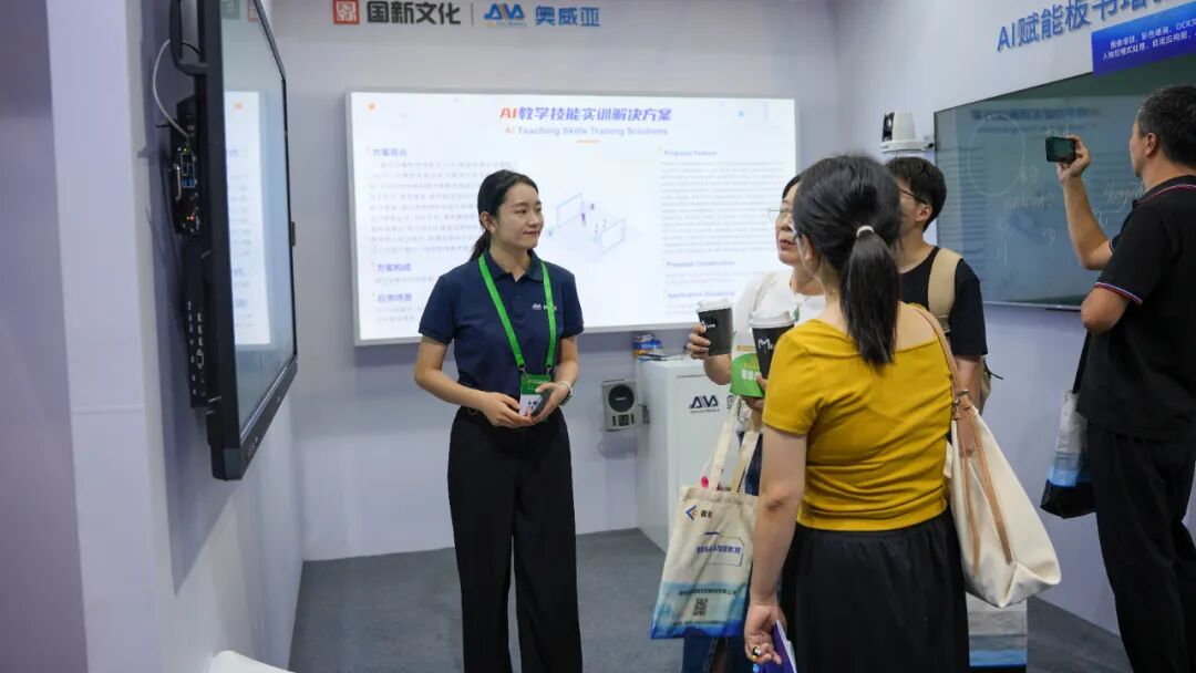 奧威亞AI+教育方案亞教展 “出圈”：人工智能助力教育引關(guān)注，國內(nèi)外需求高漲3.jpg