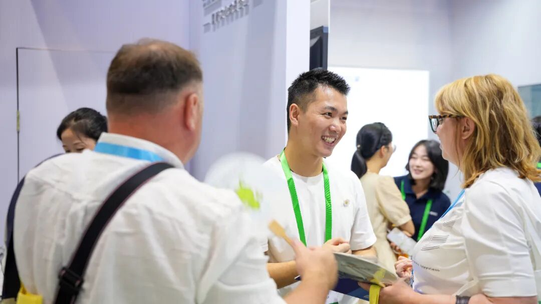 奧威亞AI+教育方案亞教展 “出圈”：人工智能助力教育引關(guān)注，國內(nèi)外需求高漲4.jpg