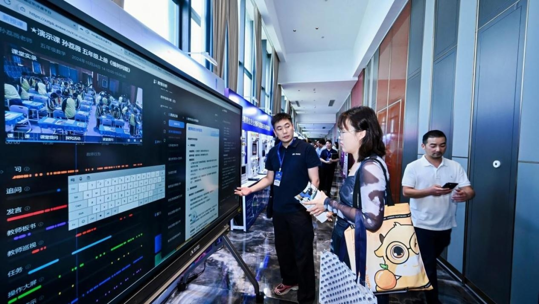 數(shù)智融合 創(chuàng)新賦能教育丨奧威亞攜AI創(chuàng)新方案亮相2025教育信息化研討會(huì)