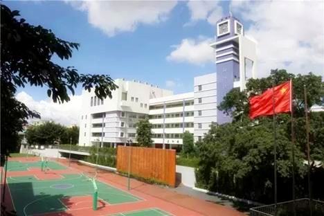 帶上移動錄播去辦畢業(yè)典禮和期末表彰大會，全校2000名師生就都能看直播！