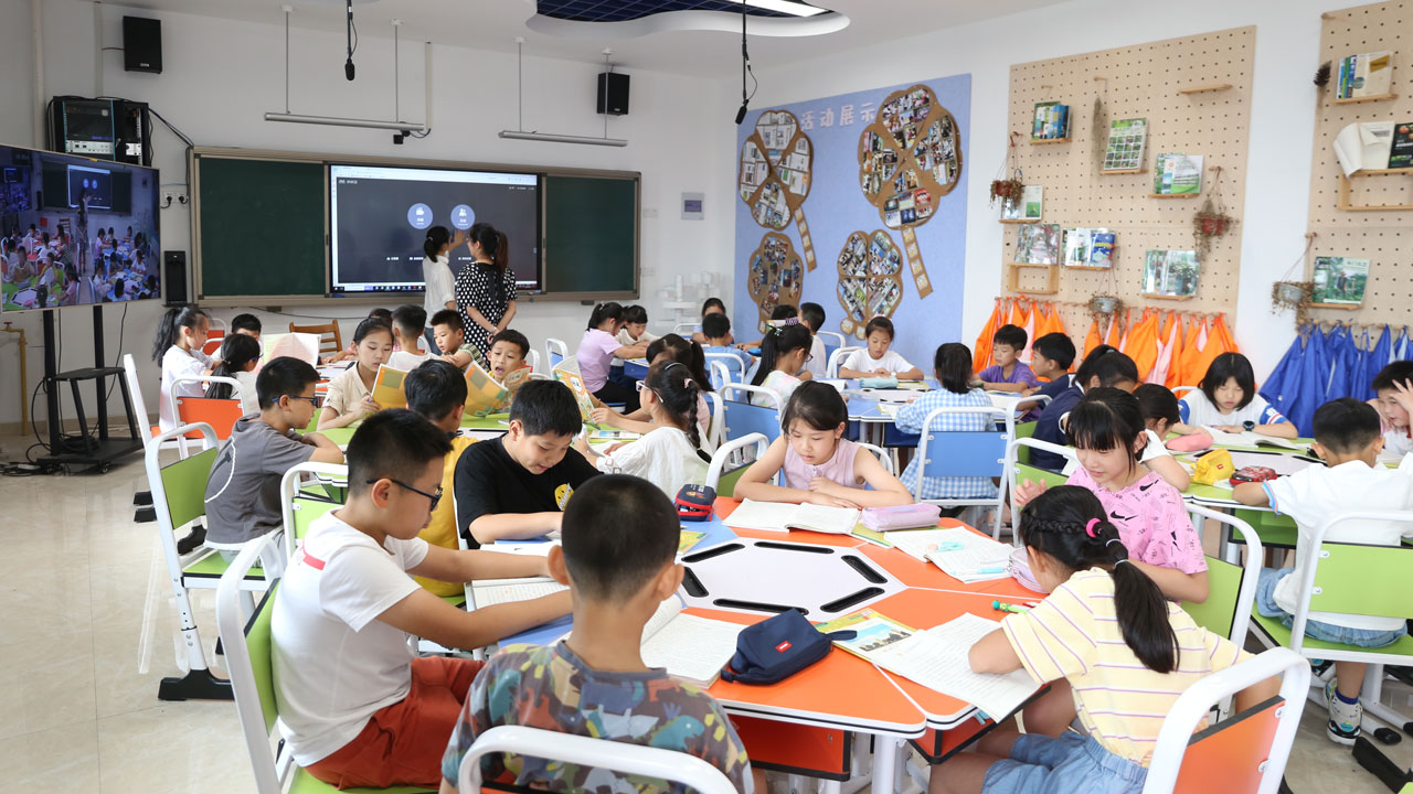 專遞課堂與網(wǎng)絡(luò)研修相結(jié)合，創(chuàng)新“互聯(lián)網(wǎng)+”結(jié)對幫扶